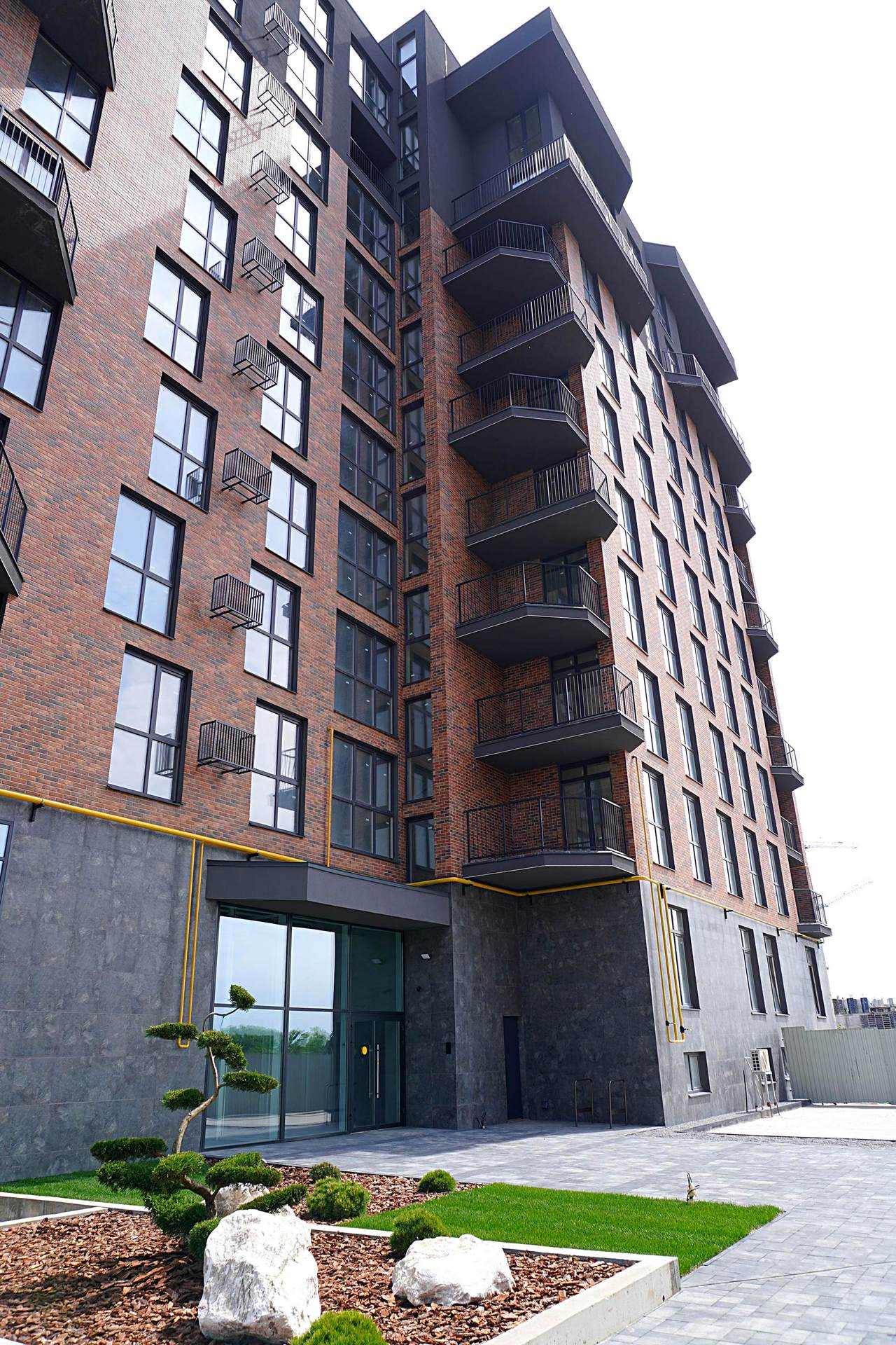 Professional installation of thermopanels on multi-family housing