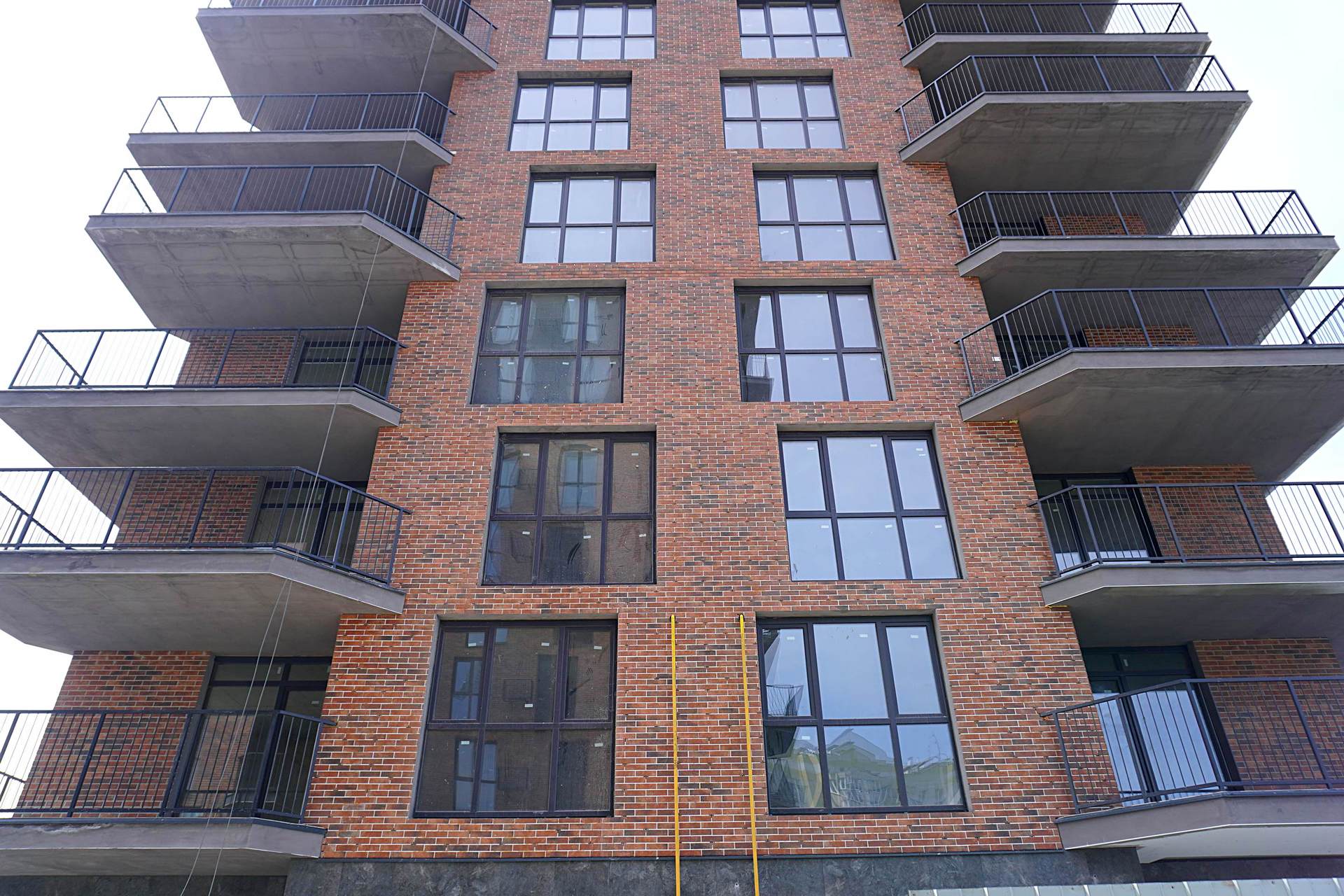 Residential building facade insulated for improved living comfort