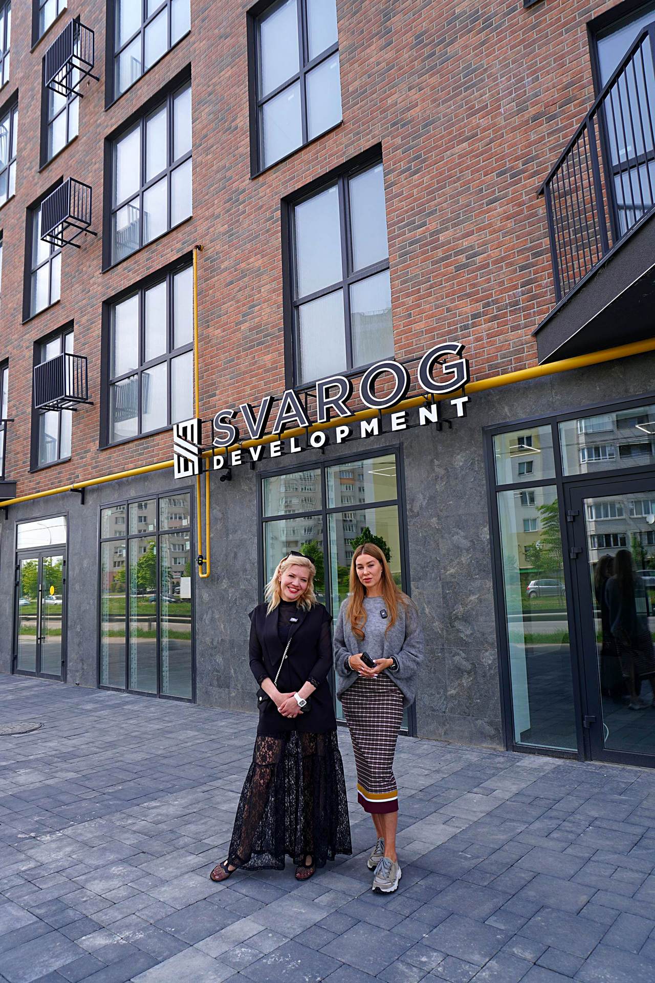 Close-up of Cerrad Loft Brick Chili tiles on insulated facade