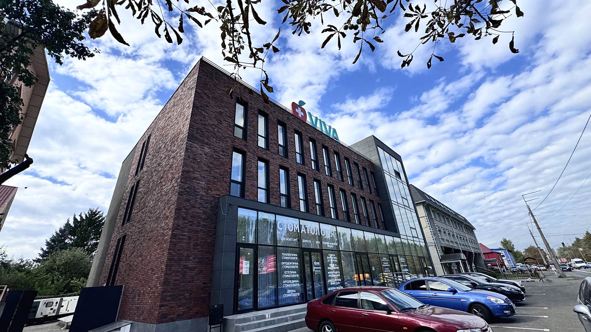 Contemporary business center exterior with thermal insulation system