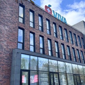 Professional facade solution combining insulation and brick-look tiles