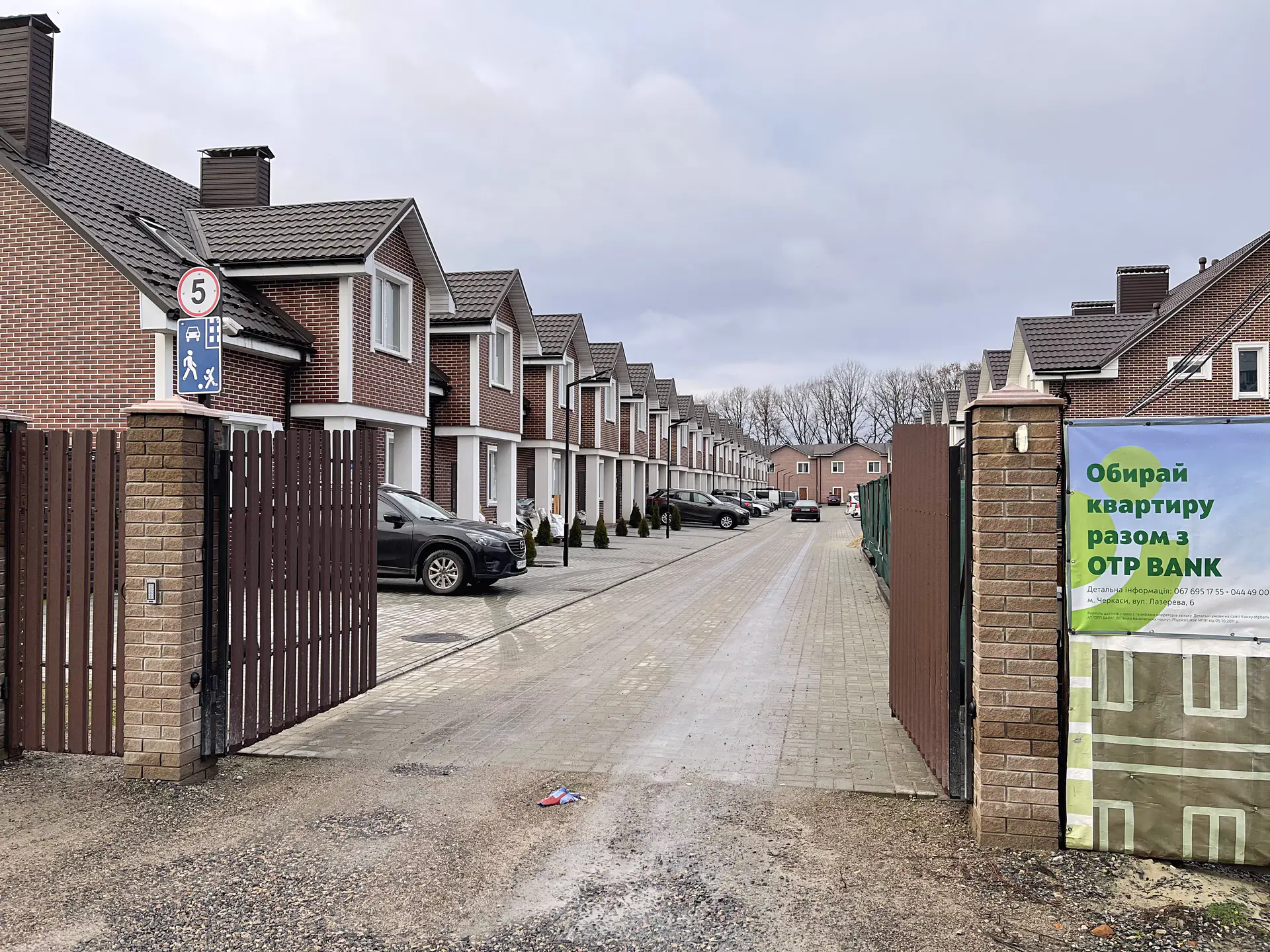 Elegant red clinker tile facade with contrasting white grout lines